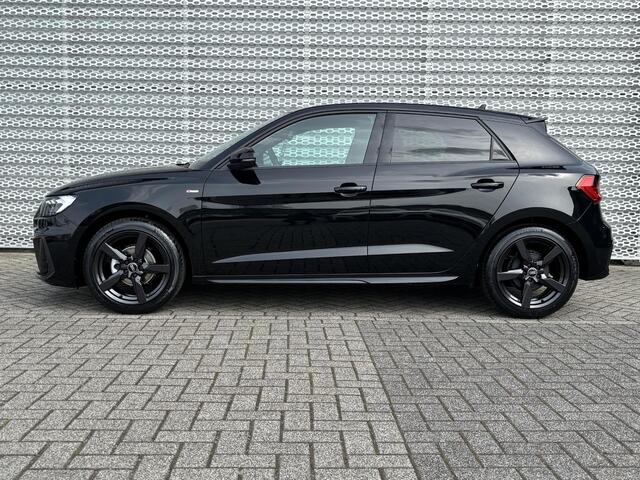 Audi A1 Sportback S edition (A02) 25 TFSI 70 kW / 95 PK Sportback 7 Airco 2 zones \ Privacy glas \ Audi Phone box \ 3-spaaks sport afgevlakt stuur \ Optiekpakket Zwart Plus
