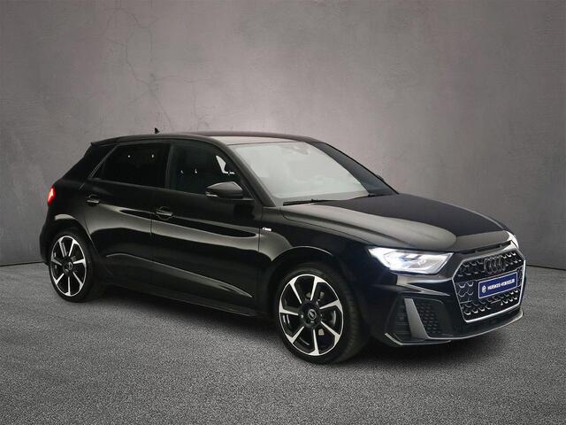 Audi A1 Sportback 35 TFSI 150PK S-edition | Apple/Android Play | Adaptieve Cruise | LED | Stoel-Verwarming | Comfortsleutel | Virtual Cockpit | 18-Inch | Privacy-Glas | Grootlicht-Assistent | Rood-Stiksel |