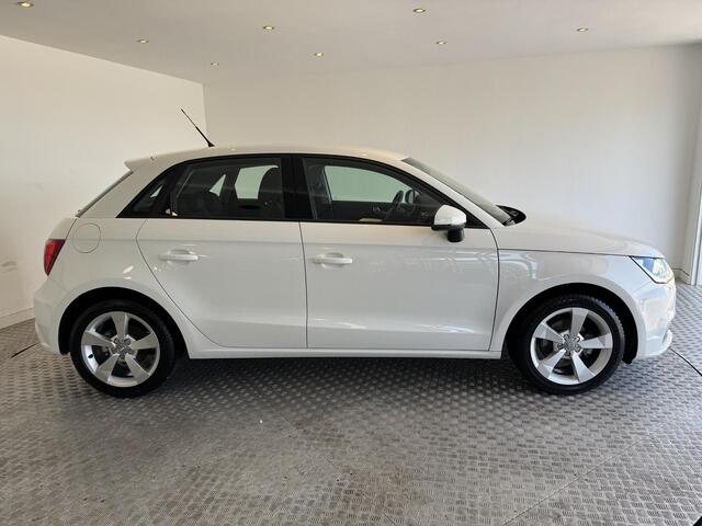 Audi A1 Sportback 1.0 TFSI 5-deurs Automaat Navigatie