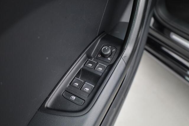 Audi A1 Sportback 30 TFSI Pro Line | RIJKLAAR!! | Cruise Contr. | PDC V+A | Stoelverw. | Apple CarPlay & Android Auto | 17''
