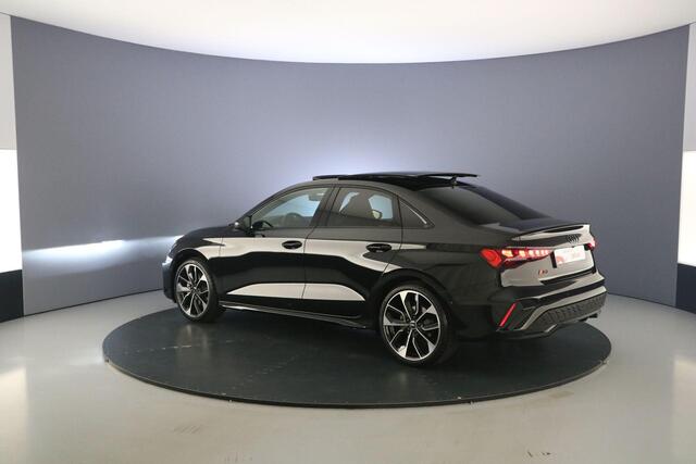 Audi A3 Limousine 35 TFSI S edition | Sonos | Pano | Matrix | Electrische bestuurderstoel | Headup | Alcantara |