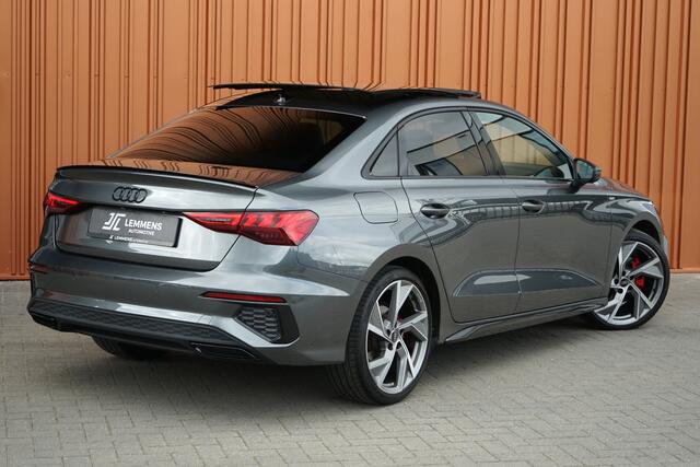 Audi A3 Limousine 35 TFSI S-line Panodak RS-stoelen LED 19" Carplay DAB