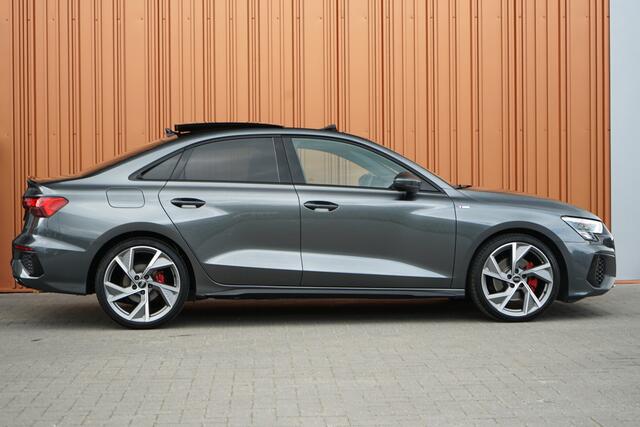 Audi A3 Limousine 35 TFSI S-line Panodak RS-stoelen LED 19" Carplay DAB