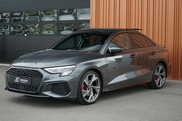 Audi A3 Limousine 35 TFSI S-line Panodak RS-stoelen LED 19" Carplay DAB