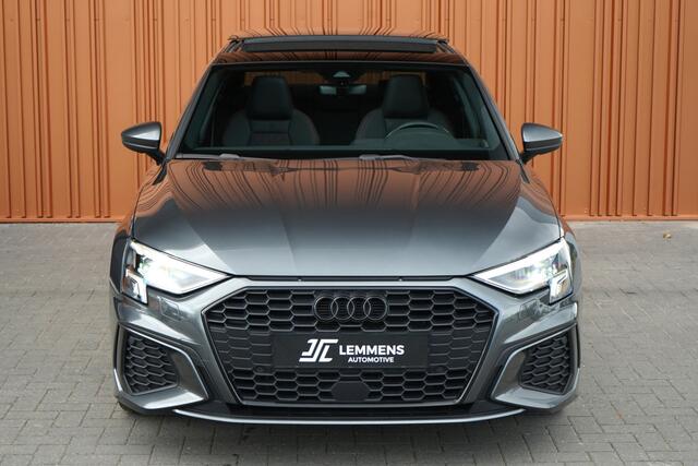 Audi A3 Limousine 35 TFSI S-line Panodak RS-stoelen LED 19" Carplay DAB