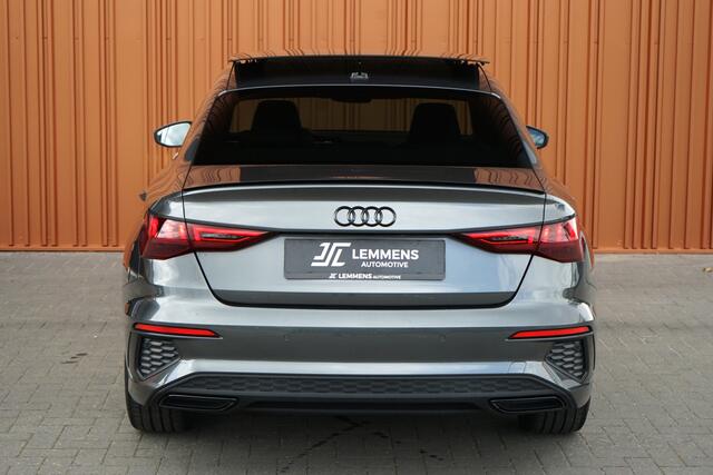 Audi A3 Limousine 35 TFSI S-line Panodak RS-stoelen LED 19" Carplay DAB