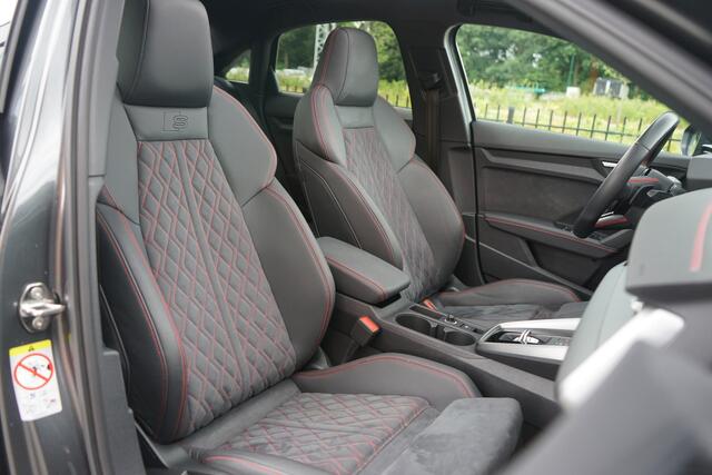 Audi A3 Limousine 35 TFSI S-line Panodak RS-stoelen LED 19" Carplay DAB