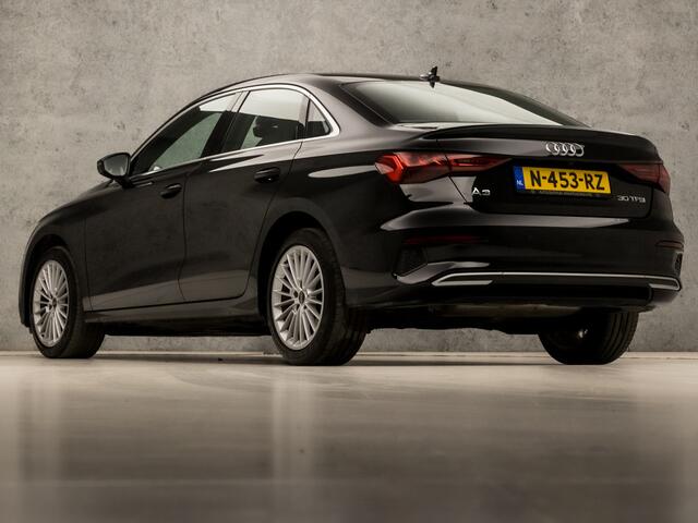 Audi A3 Limousine 30 TFSI Advanced Sport Automaat (GROOT NAVI, APPLE CARPLAY, CAMERA, LM VELGEN, DIGITAAL DASHBOARD, SPORTSTOELEN, NIEUWE APK, NIEUWSTAAT)