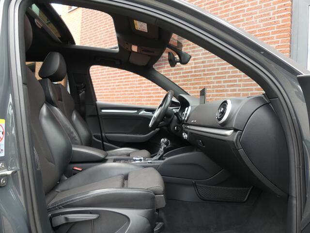 Audi A3 Limousine 1.5 TFSI S-Line / Panodak/ Trekhaak