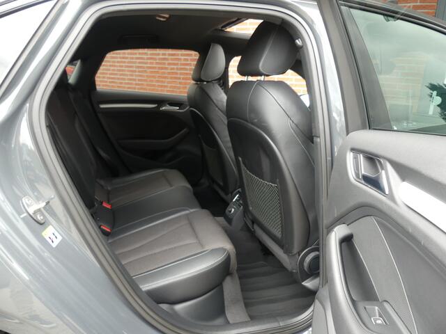Audi A3 Limousine 1.5 TFSI S-Line / Panodak/ Trekhaak