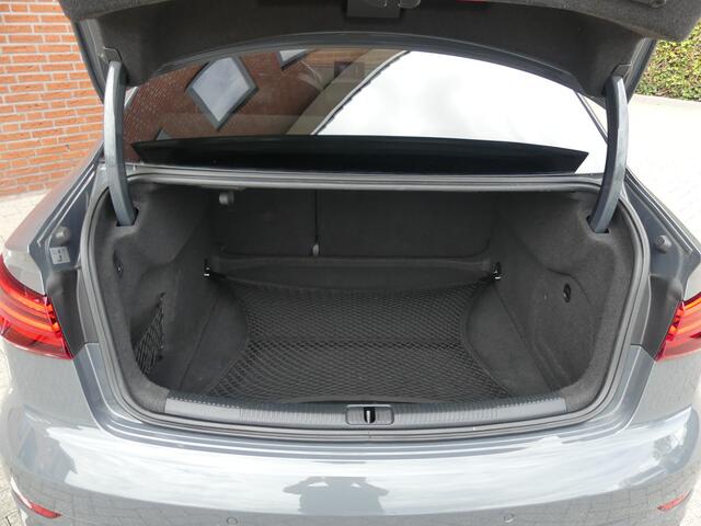 Audi A3 Limousine 1.5 TFSI S-Line / Panodak/ Trekhaak