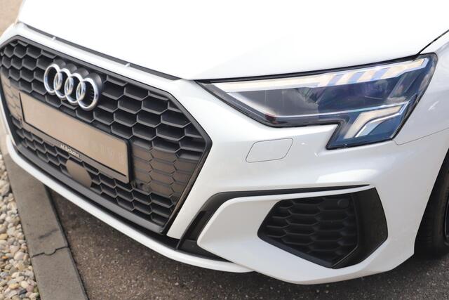 Audi A3 Limousine 30 TFSI S edition 2X S Line Automaat Half Leder Full LED 18 inch Zwarte RS Look Velgen All Season Getint Glas Navigatie Clima Cruise Carplay Android