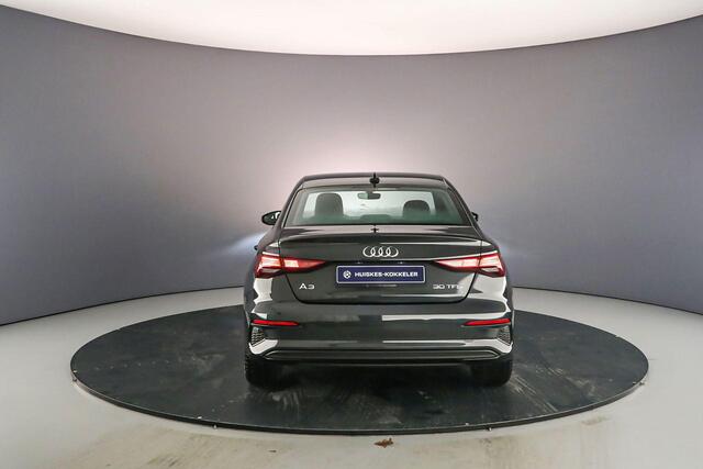 Audi A3 Limousine 30 TFSI Business edition | Cruise control | Carplay | Parkeer sensoren |