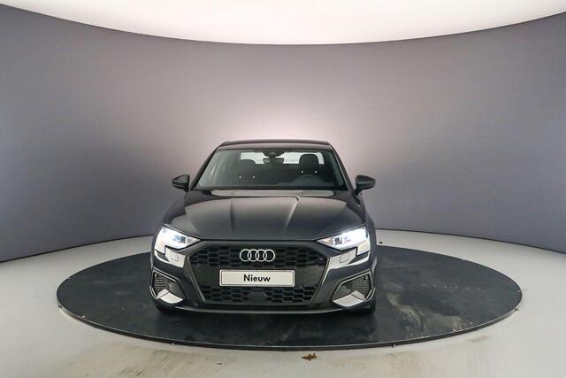 Audi A3 Limousine 30 TFSI Business edition | Cruise control | Carplay | Parkeer sensoren |