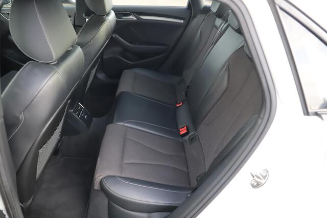 Audi A3 Limousine 30 TFSI Sport S Line Edition Automaat Half Leder Sportstoelen Nieuwe 18 inch Velgen Vredestein All-season Banden! Full LED Navigatie Bluetooth Climate Cruise Parkeersensor