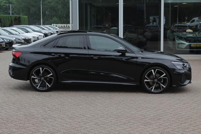 Audi A3 Limousine 30 TFSI S edition / Panoramadak / Camera / Head-up / Luxe Leder / B&O / Carbon spoiler / Dodehoek / Navigatie / ACC / DAB