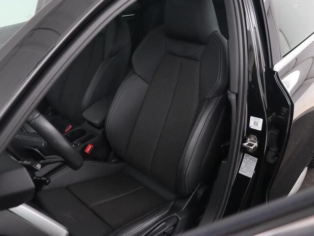 Audi A3 30 TFSI S edition | Stoelverwarming | Park Assist | Carplay | Sportstoelen | Half leder | Virtual Cockpit | Full LED | Navigatie | Bluetooth | Climate control | Cruise control