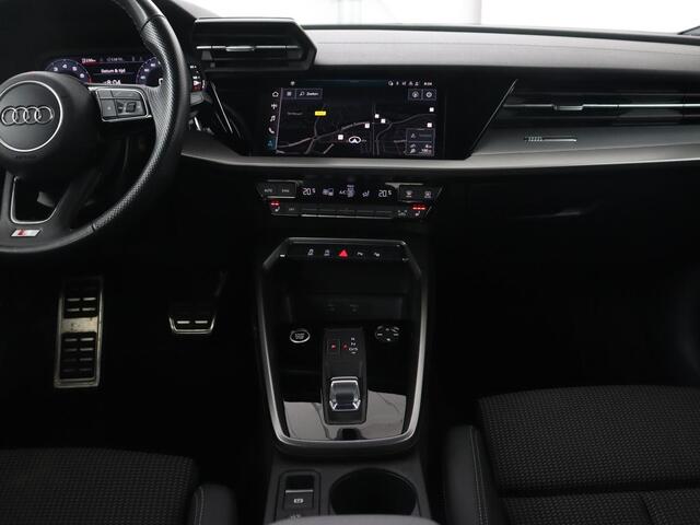 Audi A3 30 TFSI S edition | Stoelverwarming | Park Assist | Carplay | Sportstoelen | Half leder | Virtual Cockpit | Full LED | Navigatie | Bluetooth | Climate control | Cruise control