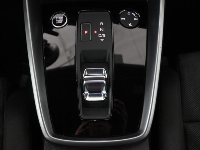 Audi A3 30 TFSI Business edition | Trekhaak | Adaptive cruise | Carplay | Park Assist | Climate control | Virtual Cockpit | Full LED | Sportstoelen | Navigatie | Parkeerhulp