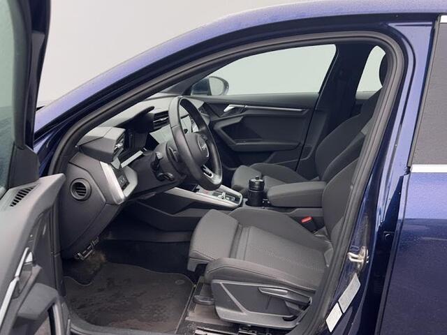 Audi A3 Limousine 35 TFSI Business edition 150PK S-tronic | Panorama dak | Trekhaak | Clima | Parkeer sensoren |