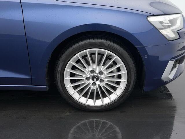 Audi A3 Limousine 35 TFSI Business edition 150PK S-tronic | Panorama dak | Trekhaak | Clima | Parkeer sensoren |