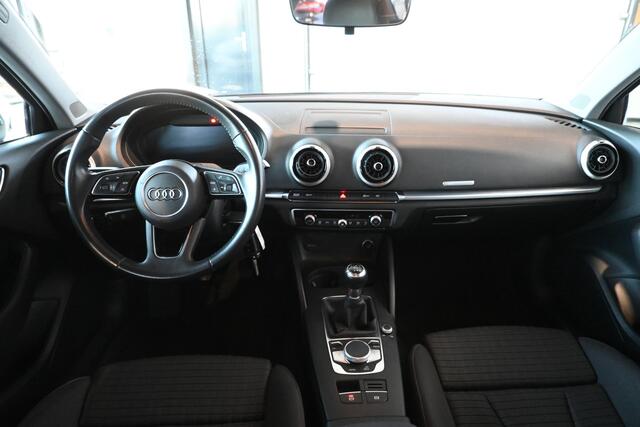 Audi A3 Limousine 35 TFSI CoD Advance Clima Navigatie Virtual Trekhaak Rijklaarprijs Inruil Mogelijk!