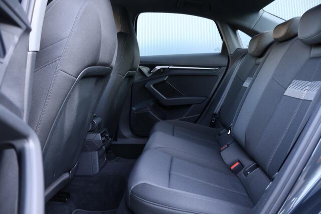 Audi A3 Limousine 35 TFSI Business edition Automaat | Panoramadak | Virtual Cockpit | Trekhaak | Sportstoelen | Climate Control