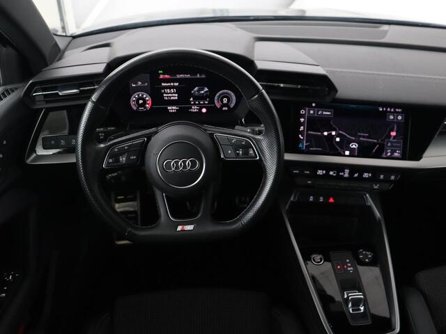 Audi A3 35 TFSI S edition | Carplay | Navigatie | Sportstoelen | Half leder | Full LED | Camera | Virtual Cockpit | 19'' | Climate control | Bluetooth | Cruise control | S Line