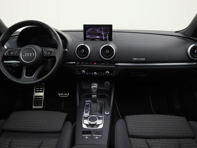 Audi A3 Limousine 35 TFSI/150PK S Line · Panoramadak · Trekhaak · Camera + Parkeersensoren