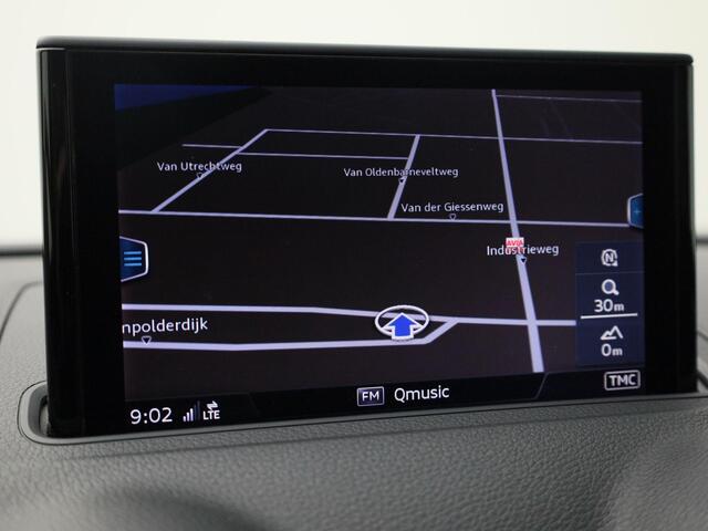 Audi A3 Limousine 35 TFSI/150PK S Line · Panoramadak · Trekhaak · Camera + Parkeersensoren