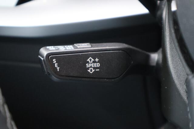 Audi A3 Limousine 30 TFSI Business edition | Origineel NL | Navigatie | Trekhaak | Climate Control | Cruise Control |