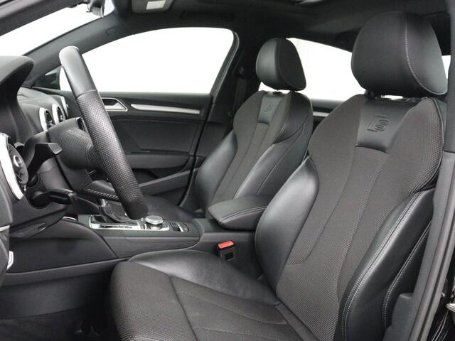 Audi A3 35 TFSI Advance Sport | Panoramadak | S-Line | Stoelverwarming | Half leder | Carplay | Virtual Cockpit | Navigatie | Cruise control | Full LED | DAB | Sportstoelen | Parkeerhulp