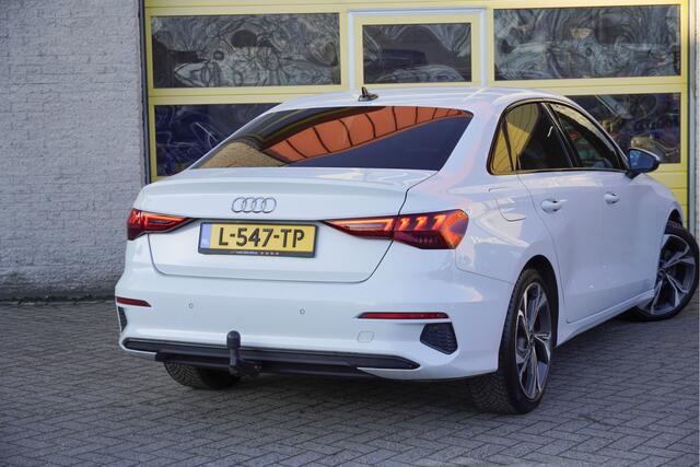 Audi A3 Limousine 30 TFSI Automaat! Advanced Edition BJ2021 Lmv 18" | Led V+A | Pdc | Navi | Dynamische knipperlichten | Afneembare trekhaak | App-Connect | Virtual cockpit | Climate control | Cruise control | Sportstoelen | Extra getint glas