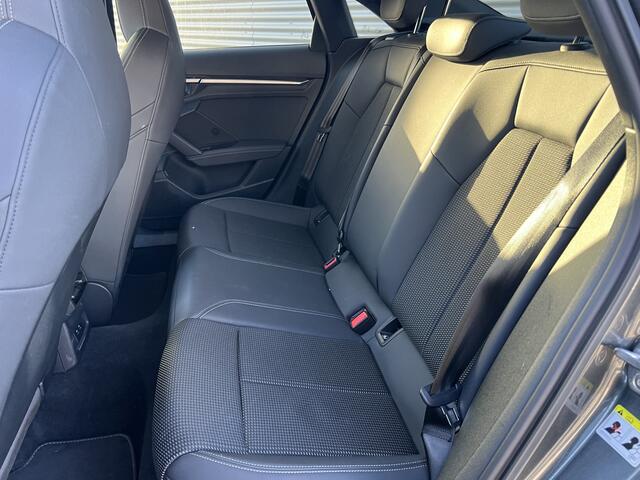 Audi A3 Limousine 35 TFSI | 150pk | S Line | Nieuw Model | Nieuw Binnen! | Virtual Cockpit | Stoelverwarming | Led