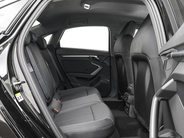 Audi A3 Limousine 30 TFSI Advanced edition 116 PK · Assis.pak Driving+Parking plus · Privacyglas · 3-spaaks sport mf+ afgevl padd · MEGA Sale