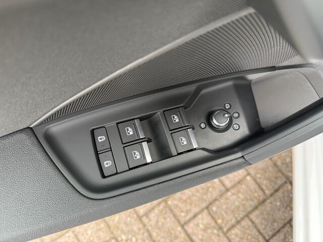 Audi A3 LIMOUSINE 35 TFSI Business edition Automaat Apple Carplay Android Auto Stoelverw. ACC