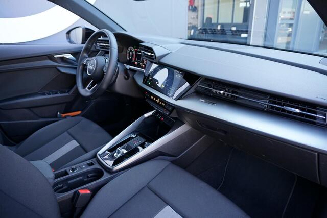 Audi A3 Limousine 30 TFSI Business edition + STOELVERWARMING / KEYLESS