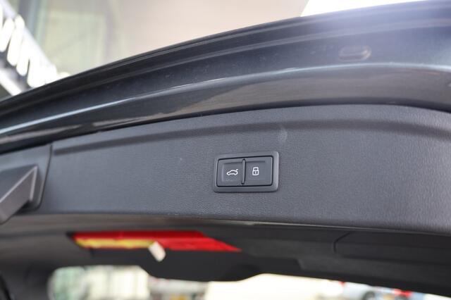 Audi A3 45 TFSI e *S LINE*PANO*BenO*RS-Stoelen*Adaptieve Cruise*Matrix*