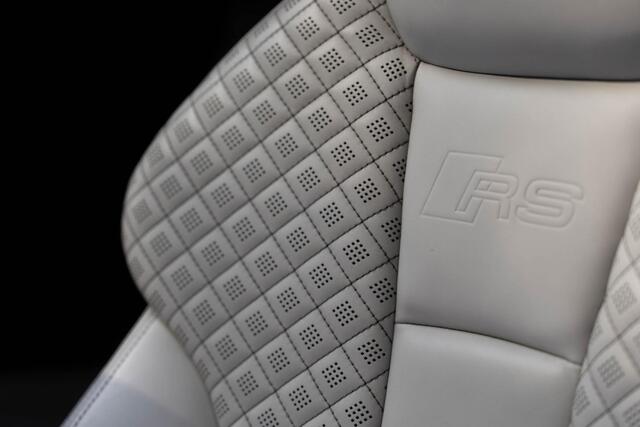 Audi A3 Limousine 2.5 TFSI RS3 quattro | Panorama | B&O | Trekhaak | Schaalstoelen