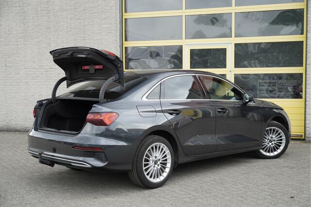 Audi A3 Limousine 30 TFSI Automaat! Business Edition BJ2021 Lmv 17" | Led V+A | Dynamische knipperlichten | Pdc | Trekhaak | App-Connect | Navi | Virtual cockpit | Climate control | Cruise control | Sportstoelen | Verwarmde voorstoelen | Zwarte hemel | Extra geti
