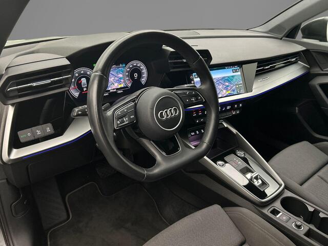 Audi A3 Limousine 35 TFSI 150PK edition one | Sonos | Grootlicht-assist | Smartphone-Interface | Ambient-Lightning | 18-Inch | Stoelverwarming | Privacy-Glas | Comfort-Sleutel |