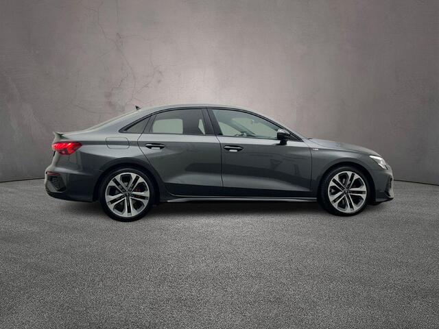Audi A3 Limousine 35 TFSI 150PK edition one | Sonos | Grootlicht-assist | Smartphone-Interface | Ambient-Lightning | 18-Inch | Stoelverwarming | Privacy-Glas | Comfort-Sleutel |