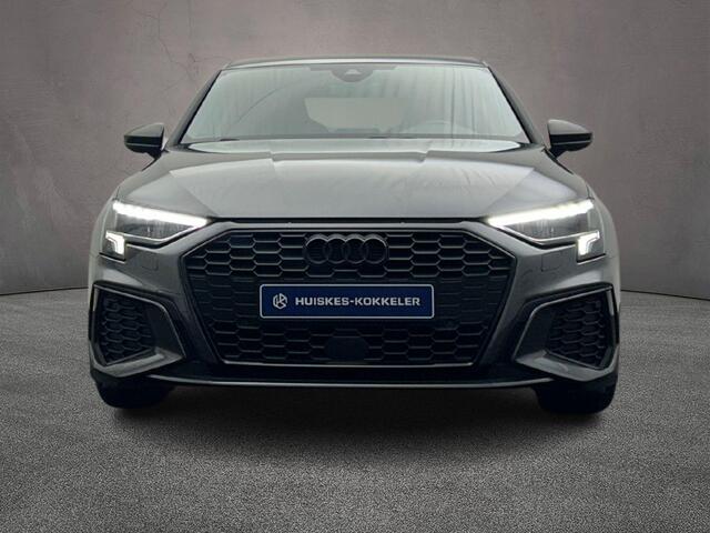 Audi A3 Limousine 35 TFSI 150PK edition one | Sonos | Grootlicht-assist | Smartphone-Interface | Ambient-Lightning | 18-Inch | Stoelverwarming | Privacy-Glas | Comfort-Sleutel |