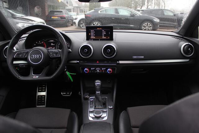 Audi A3 Limousine 1.5 TFSI CoD Sport S Line Edition / Navigatie / Parkeerhulp V+A / 18'' / Half Leder / Sportstoelen / Cruise Control