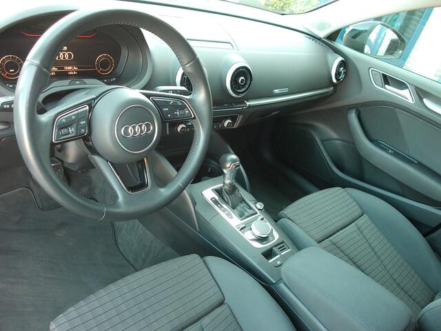 Audi A3 Limousine 35 TFSI CoD Advance, Automaat / Carplay + Android Auto / Virtual Cockpit / Climate Control / 17'' LMV