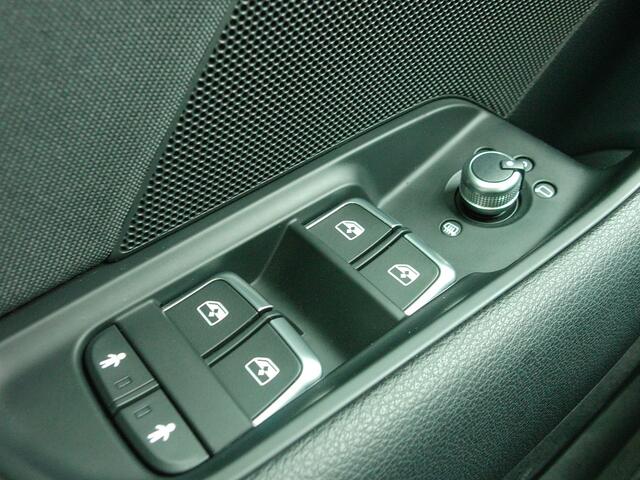 Audi A3 Limousine 35 TFSI CoD Advance, Automaat / Carplay + Android Auto / Virtual Cockpit / Climate Control / 17'' LMV