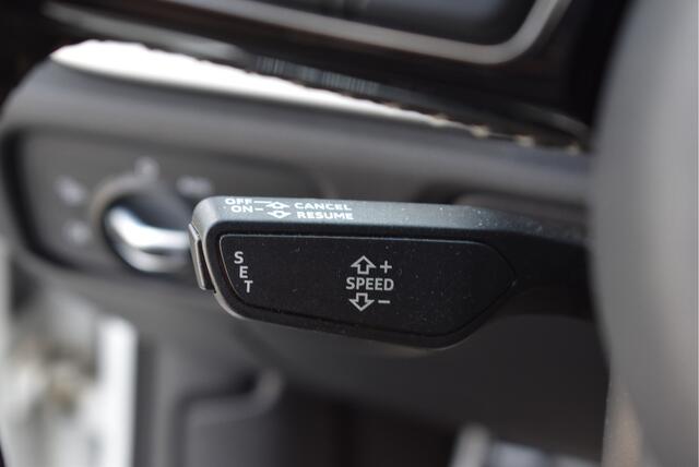 Audi A3 Limousine 1.5 TFSI 2x S Line Edition NL-auto, Panorama, Glacier White Metallic, LED