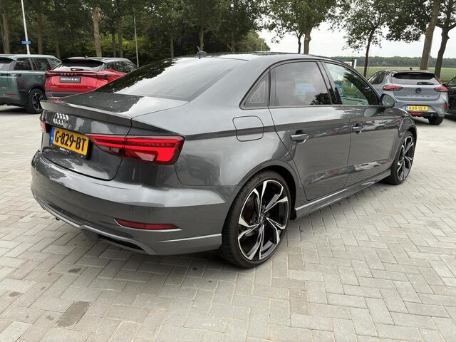 Audi A3 Limousine 35 TFSI CoD Advance Sport Automaat | S-Line Pack | ECC | Navigatie | Parkpilot | Elektrisch Pakket | Afneembare Trekhaak | 19" LM-Velgen | Stoelverwarming | LED Koplampen | Nederlandse auto