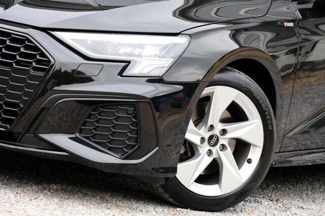 Audi A3 Limousine 30 TFSI S Edition - 110 pk **Pano / Standkachel / Keyless