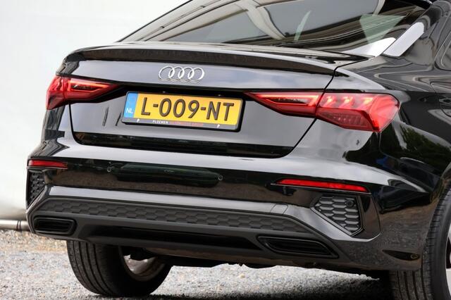 Audi A3 Limousine 30 TFSI S Edition - 110 pk **Pano / Standkachel / Keyless